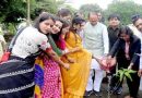 मुख्यमंत्री चौहान के साथ पौधे लगाकर बालक-बालिकाओं ने मनाया अपना जन्मदिन