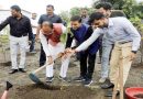 मुख्यमंत्री चौहान ने सारिका इंडिका, कदम्ब और नीम के पौधे रोपे