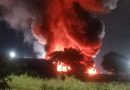 नोएडा के टेंट गोदाम में लगी भीषण आग, लाखों का सामान जला