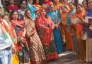 महाराष्ट्र, गुजरात और उत्तरप्रदेश से आयी महिला मोर्चा की प्रवासी कार्यकर्ता स्व सहायता समूह की बहनों से कर रही संपर्क