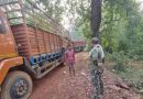 ग्रामीणों ने पेड़ काटकर मार्ग अवररूद्ध कर 04 ट्रक ड्राइवरों से की मारपीट