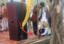 महिला कर्मचारी से जूते के फीते बंधवाने वाले एसडीएम को मुख्‍यमंत्री ने हटाया